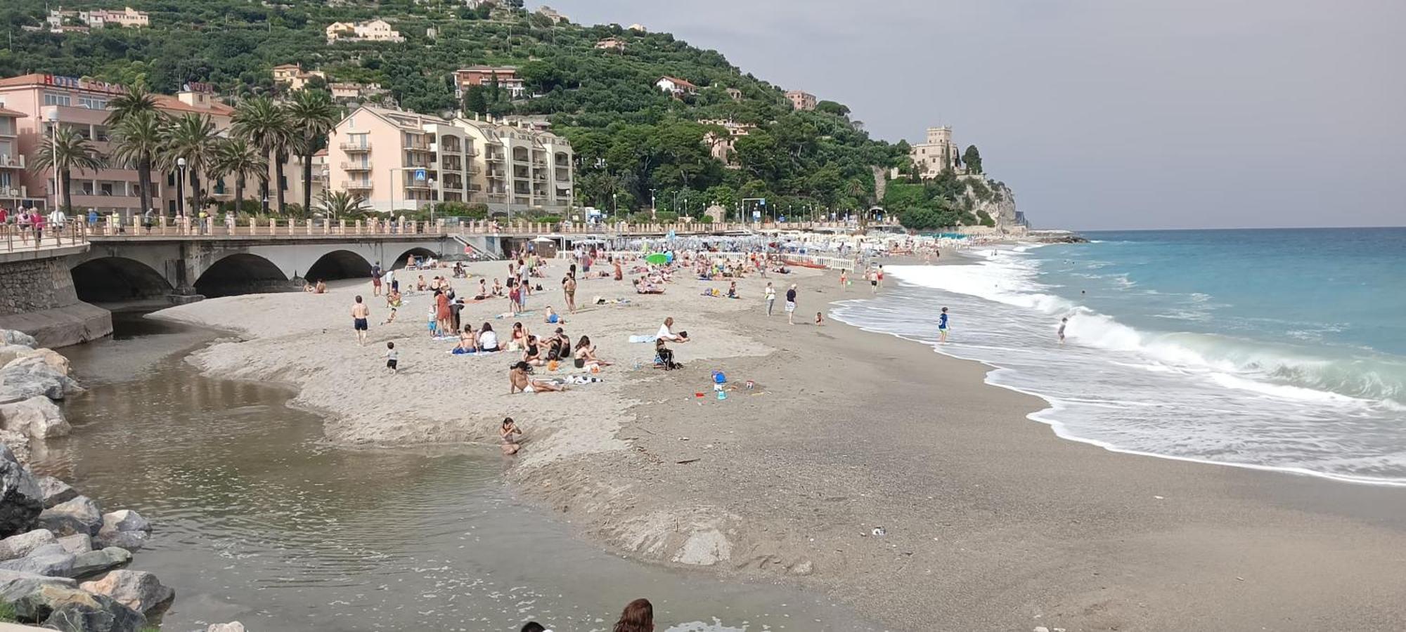 Piccolo Hotel Holiday Center Finale Ligure Zewnętrze zdjęcie