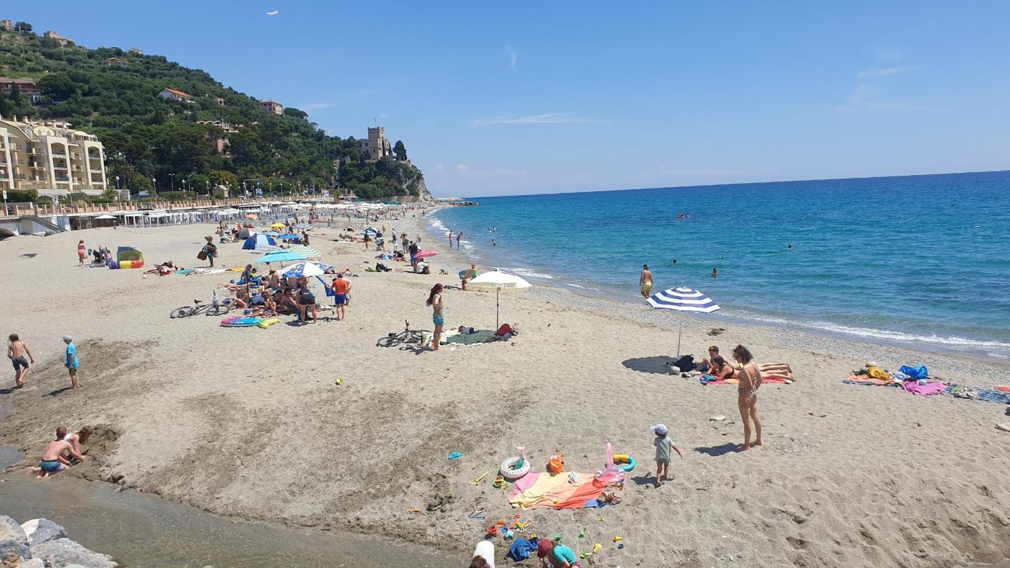 Piccolo Hotel Holiday Center Finale Ligure Zewnętrze zdjęcie