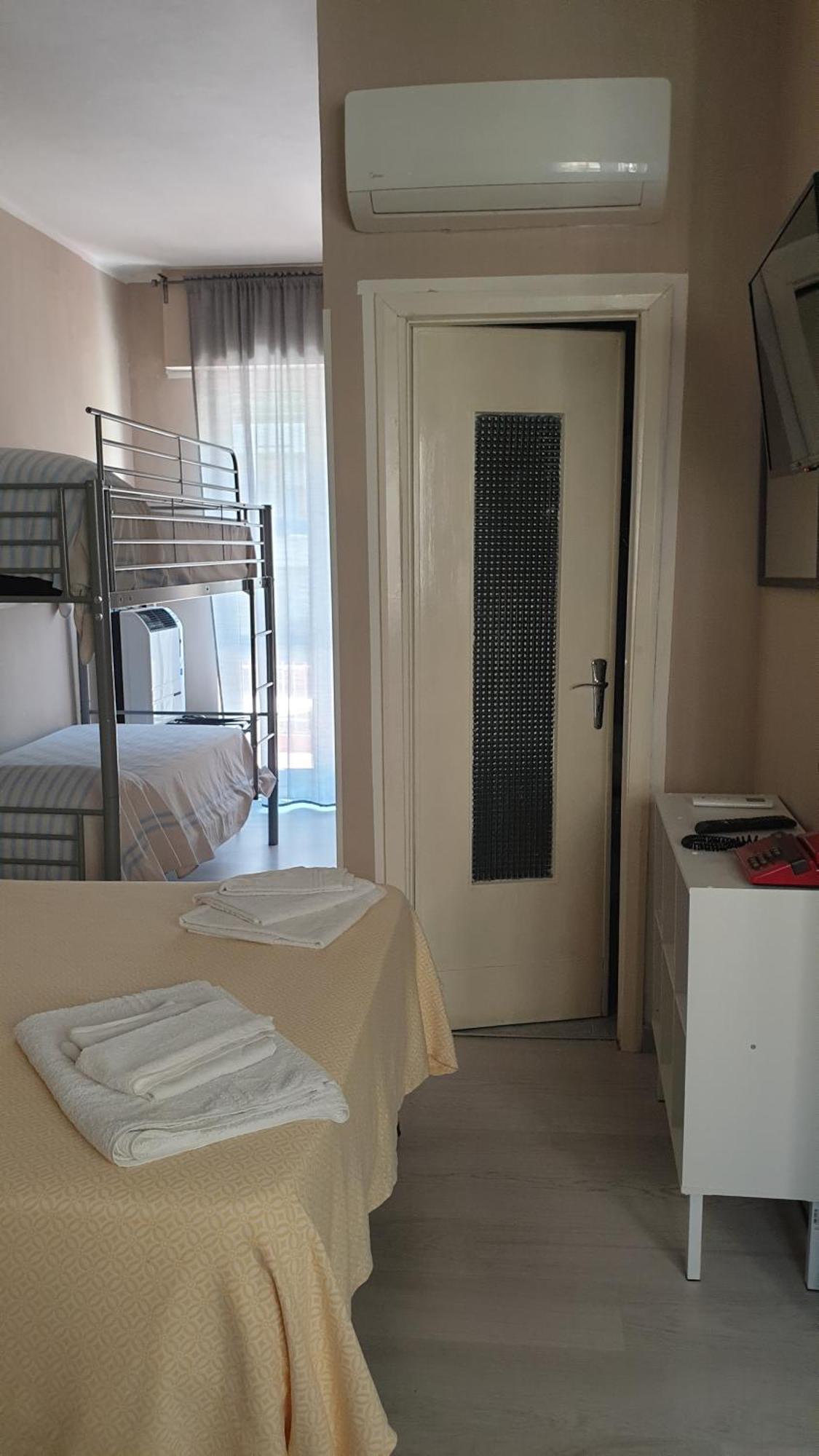 Piccolo Hotel Holiday Center Finale Ligure Zewnętrze zdjęcie