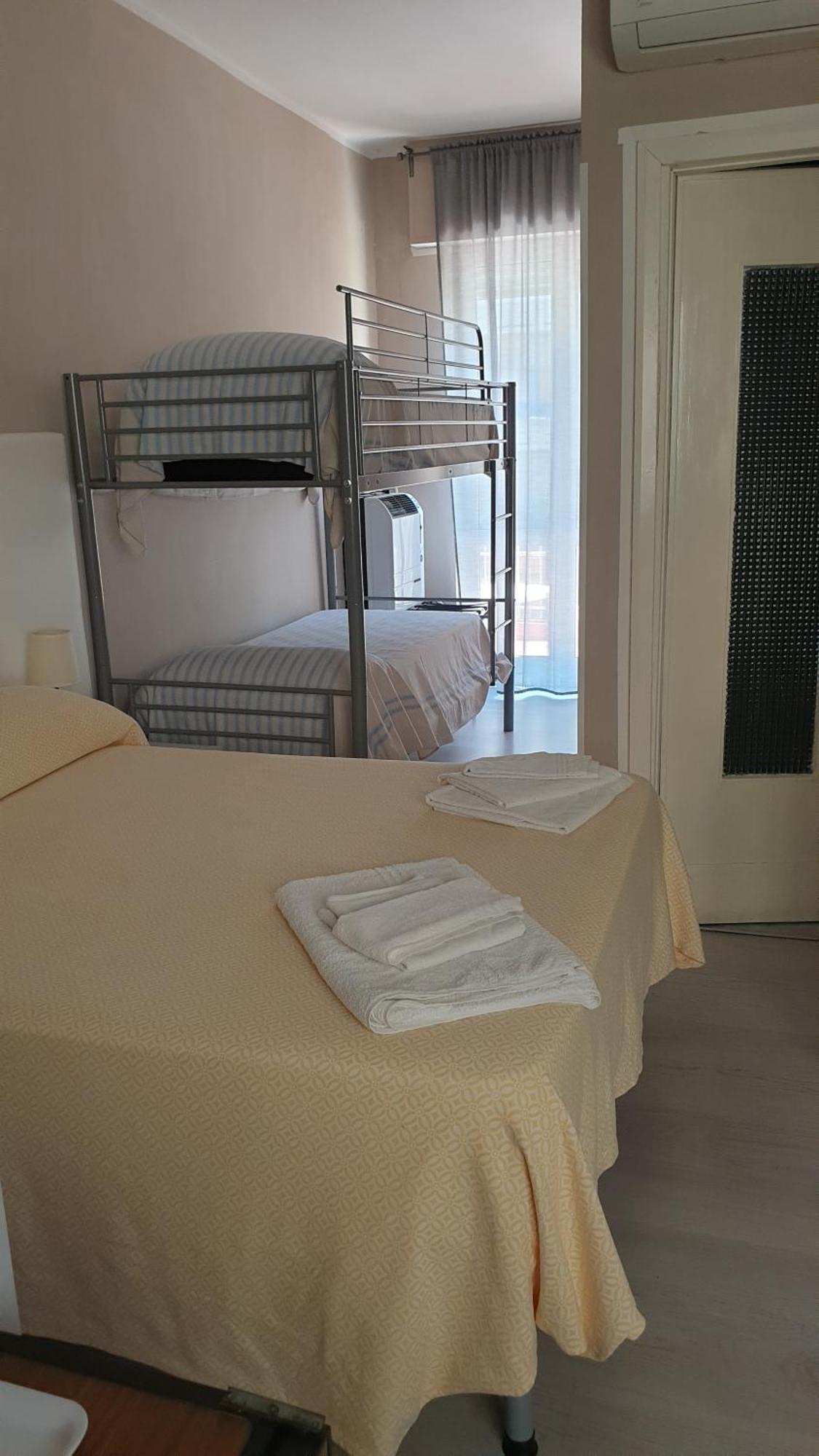 Piccolo Hotel Holiday Center Finale Ligure Zewnętrze zdjęcie